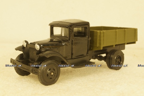 ГАЗ-АА, в боксе, з-д Арсенал, г.Ленинград 1:43