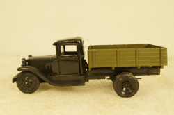 ГАЗ-АА, в боксе, з-д Арсенал, г.Ленинград 1:43