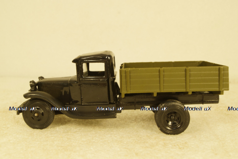 ГАЗ-АА, в боксе, з-д Арсенал, г.Ленинград 1:43