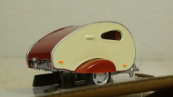Caravan I burgundy / creamy white, Cararama 1:43