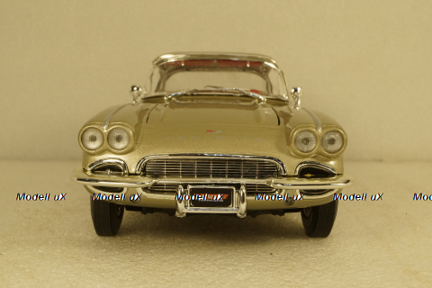 Chevrolet Corvette 1961 silver grey, AMM1151, AutoWorld 1:18
