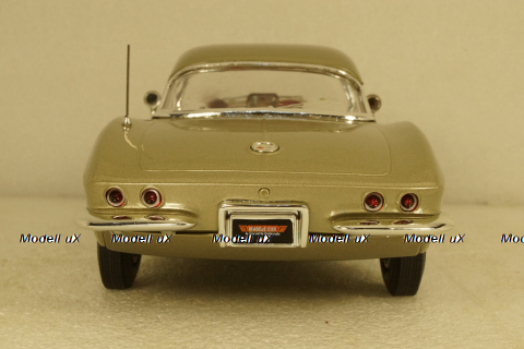 Chevrolet Corvette 1961 silver grey, AMM1151, AutoWorld 1:18