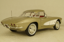 Chevrolet Corvette 1961 silver grey, AMM1151, AutoWorld 1:18