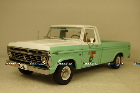 Ford F-100 with Smokey Bear figurine 1975, 13636, Greenlight 1:18