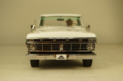 Ford F-100 with Smokey Bear figurine 1975, 13636, Greenlight 1:18