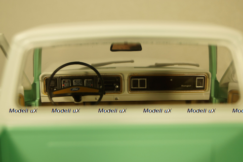 Ford F-100 with Smokey Bear figurine 1975, 13636, Greenlight 1:18