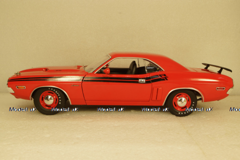 Dodge Challenger R/T Scat Pack 1970 red/black, Greenlight 1:18 Уценка!