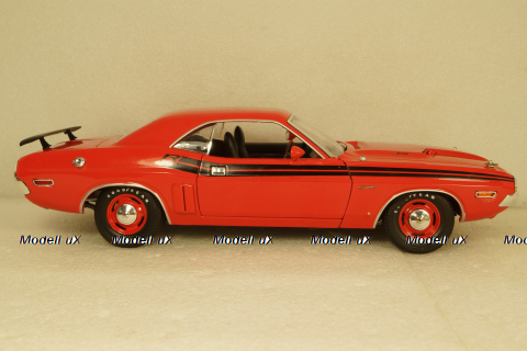 Dodge Challenger R/T Scat Pack 1970 red/black, Greenlight 1:18 Уценка!