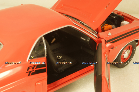 Dodge Challenger R/T Scat Pack 1970 red/black, Greenlight 1:18 Уценка!