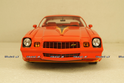 Chevrolet Camaro Z28 1981 light red/black, Greenlight 1:18