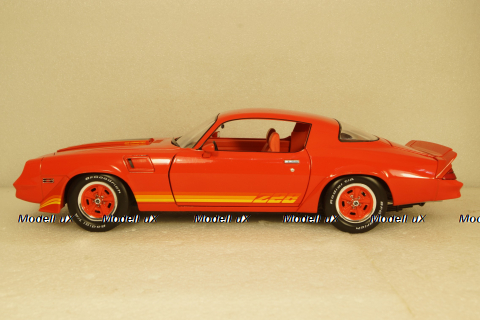Chevrolet Camaro Z28 1981 light red/black, Greenlight 1:18