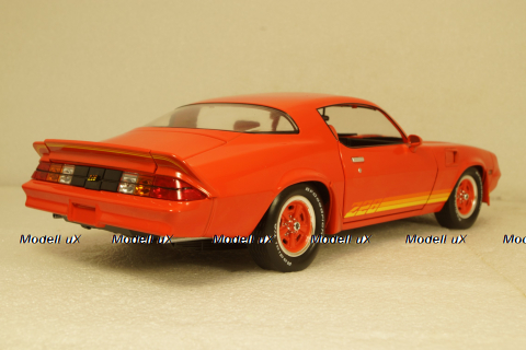 Chevrolet Camaro Z28 1981 light red/black, Greenlight 1:18