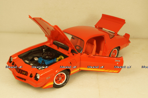 Chevrolet Camaro Z28 1981 light red/black, Greenlight 1:18