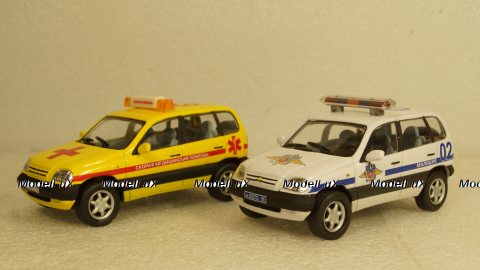 Ваз-2123 Нива Милиция + Ваз-2123 Нива Медицинская (набор 2шт.),Chevrolet Niva Cararama 1:43