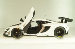 McLaren 650S GT3 2017 white/black, 81640, AutoArt 1:18