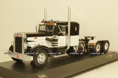 Peterbilt 350 towing vehicle 1952 black/white, TR114, IXO 1:43
