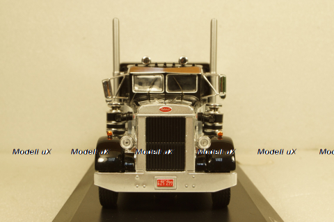 Peterbilt 350 towing vehicle 1952 black/white, TR114, IXO 1:43