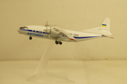 АН-12 Антонов Україна, Herpa 1:200