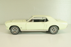 Ford Mustang 1967, light green 13663, Greenlight 1:18