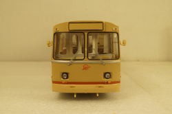 Зиу-9 (682Б) троллейбус 1972, бежевій, SSM4001, SSM 1:43