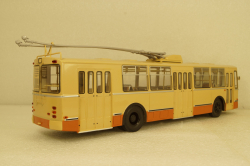 Зиу-9 (682Б) троллейбус 1972, бежевій, SSM4001, SSM 1:43