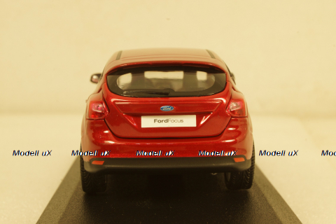 Ford Focus 5-door, red metallic 2011, Minichamps 1:43