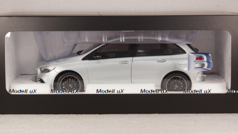 Mercedes B-Klasse (W247), silver, Z-Models 1:18 
