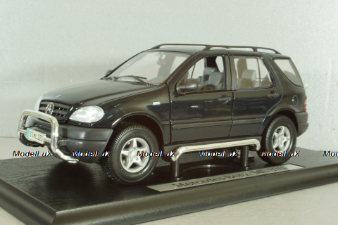 Mercedes-Benz ML 320 (W163) 1997, dark green, B66005244, Maisto 1:18