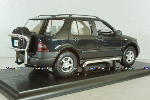 Mercedes-Benz ML 320 (W163) 1997, dark green, B66005244, Maisto 1:18