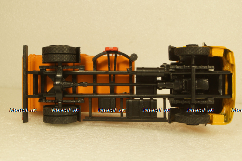 Камаз-43253 КО-440-4К1 мусоровоз с боковой загрузкой, Киммерия 1:43