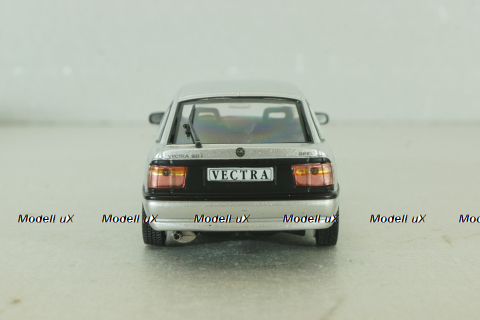 Opel Vectra (A) GL hatchback,Wayne Cherry 1988, silver, OPCD138, Opel Collection Designer #138 1:43