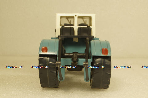 К-701, Кировец, голубой/белый, з-д Двигатель 1:43  