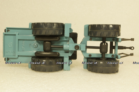 К-701, Кировец, голубой/белый, з-д Двигатель 1:43  