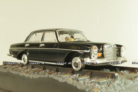 Mercedes-Benz 250 SE from movie "Octopussy" 1983, black, James Bond Modellauto Collection #23, 1:43 Дефект!