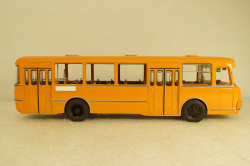 Лиаз-677М охра, Classicbus 1:43