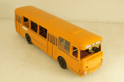 Лиаз-677М охра, Classicbus 1:43