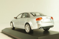 Audi RS4 (B7) 2004 silver metallic, 940014601, Maxichamps 1:43