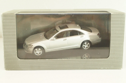Mercedes-Benz S 500 (W221) 2006, silver, B66962220, AutoArt 1:43