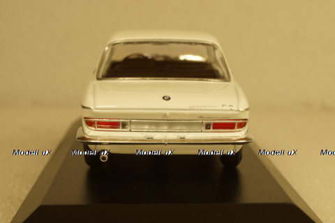 BMW 2000 CS Coupe 1967 white, 940025080, Maxichamps 1:43