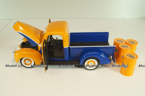 Ford PU pickup "Gulff" with oil barrel 1940, orange/blue, 64030, SpecCast 1:24