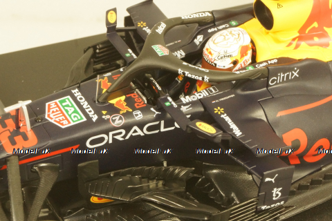 Red Bull Racing Honda RB16B Max Verstappen Winner Abu Dhabi GP 2021 W/Pitboard GP 2021, 110212333, Minichamps 1:18