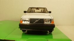 Volvo 240 GL white, 24102White, Welly 1:24