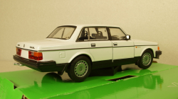 Volvo 240 GL white, 24102White, Welly 1:24