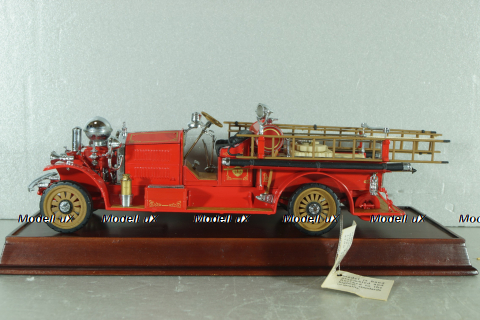 Ahrens Fox R-K-4 Pump Fire Engine 1922, red, Franklin Mint 1:32