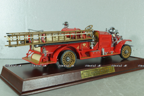Ahrens Fox R-K-4 Pump Fire Engine 1922, red, Franklin Mint 1:32