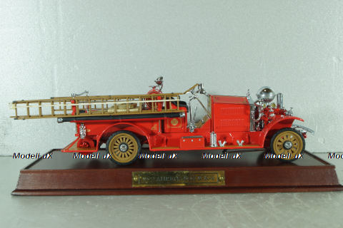 Ahrens Fox R-K-4 Pump Fire Engine 1922, red, Franklin Mint 1:32