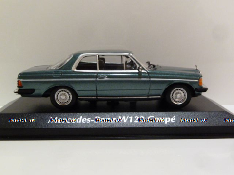Mercedes 230CE (W123) 1982, darkgreen metallic, Maxichamps 1:43